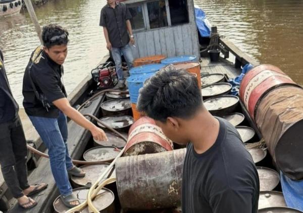 Polda Riau Bongkar Perdagangan Ilegal Solar Subsidi, Amankan Lebih dari 10 Ribu Liter BBM