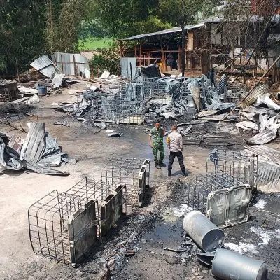 Gudang Diduga Tempat Penimbunan BBM di Bukittinggi Terbakar