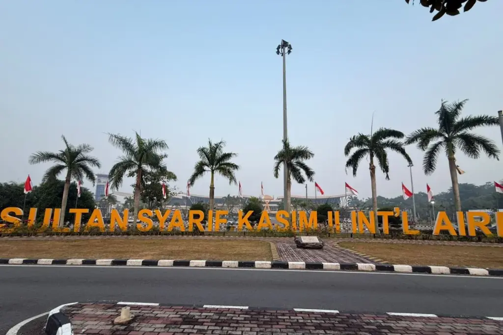 Diselimuti Kabut Asap, Bandara SSK II Pekanbaru Masih Beroperasi Normal