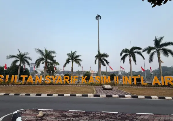 Diselimuti Kabut Asap, Bandara SSK II Pekanbaru Masih Beroperasi Normal