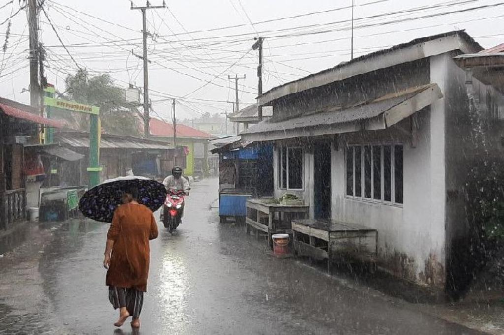 Prakiraan Cuaca Kepri Hari ini: Waspada Hujan dan Gelombang Tinggi