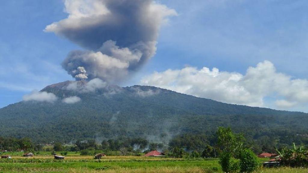 Gunung Marapi Sumbar Meletus Lagi: Warga Diminta Waspada Terhadap Lahar dan Hujan Abu