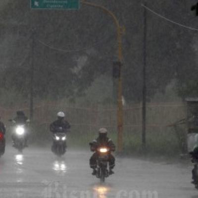 BMKG Riau: Siang-Malam Ini Potensi Hujan Sedang-Lebat, Masyarakat Diminta Waspada