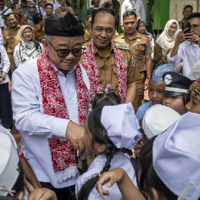 Kemendikdasmen Targetkan Distribusi 288 Ribu IFP Tuntas Desember 2025