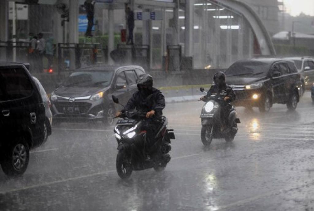 Potensi Hujan Disertai Petir dan Angin Kencang di Beberapa Wilayah Riau Hari ini