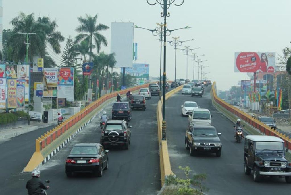 Jadi Jalur Hijau, Pemko Bakal Tebang Seluruh Reklame di Jalan Sudirman Pekanbaru