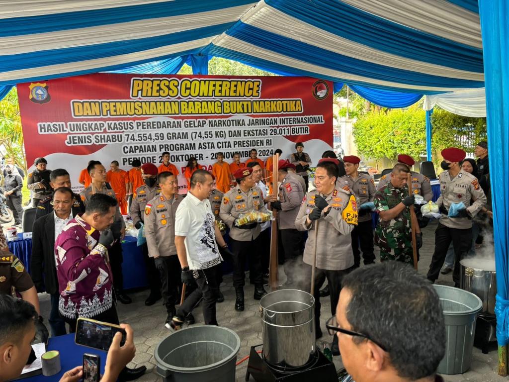 Luar Biasa, Dalam Waktu 1 Bulan, Polda Riau Berhasil Sita 76,65 kg Sabu dan 30.040 Butir Ekstasi dari 270 Tersangka