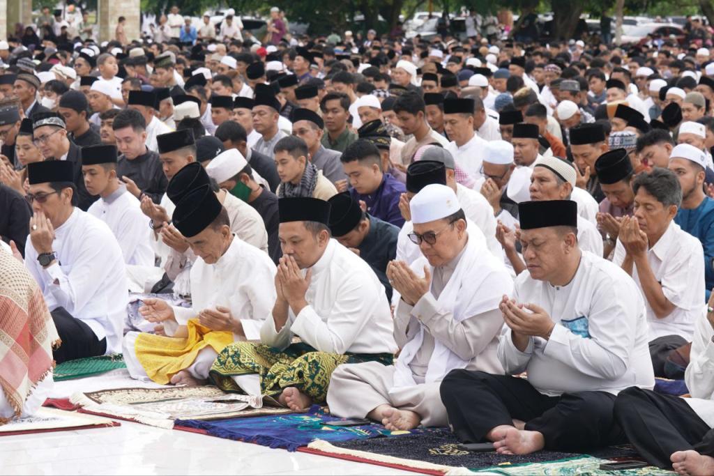 Ribuan Jemaah Padati Masjid Raya Annur Riau untuk Salat Idulfitri 1446 H