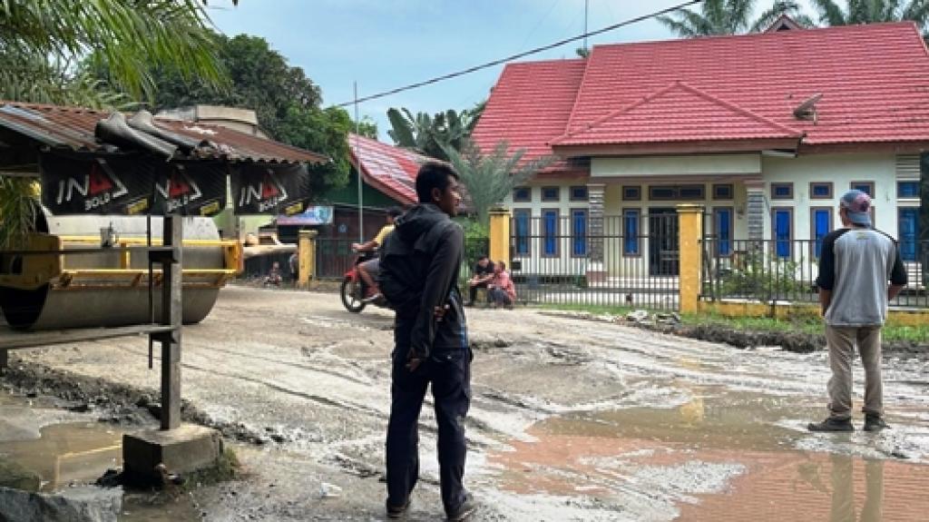 Gubernur Riau Abdul Wahid Genjot Perbaikan Jalan Strategis