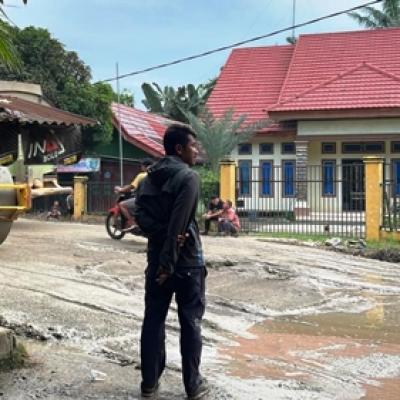 Gubernur Riau Abdul Wahid Genjot Perbaikan Jalan Strategis