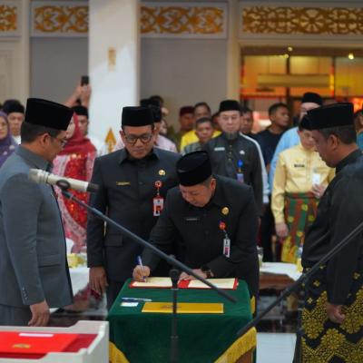 Lantik 19 Pejabat, Sekdaprov Riau Tegaskan Penunjukan Berdasarkan Evaluasi Prestasi