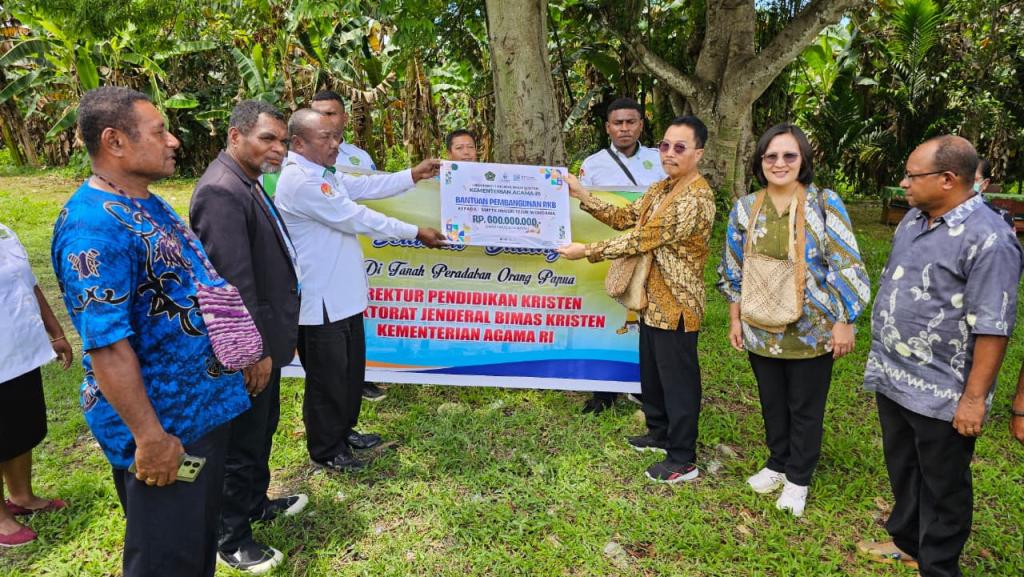 Kemenag Salurkan Bantuan Rp600 Juta untuk Pembangunan Ruang Kelas Baru di Teluk Wondama