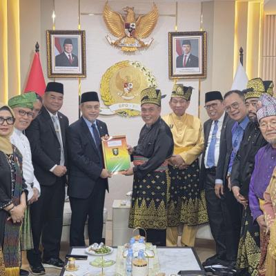 Datangi DPR RI dan DPD, LAM Riau Serahkan Usula  Pembentukan Daerah Istimewa Riau