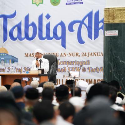 Hadirkan Aa Gym, Ribuan Jemaah Hadiri Tabligh Akbar Isra Mi’raj di Pekanbaru