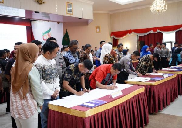 Bapenda Riau Teken Pakta Integritas Massal, 310 Personel Samsat Siap Tingkatkan PAD