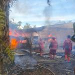 Dalam Perjalanan Pulang, Petugas Karhutla Ini Mendadak Jadi Penyelamat Rumah Warga