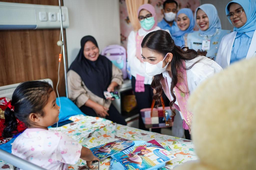 Selvi Gibran Tekankan Pentingnya Sosialisasi Imunisasi Saat Kunjungi RSUD Arifin Achmad