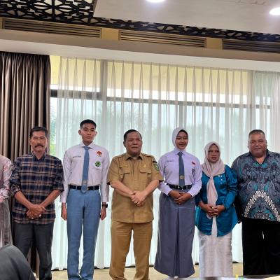 Plt Gubri Lepas Dua Calon Pengibar Bendera Pusaka ke Jakarta