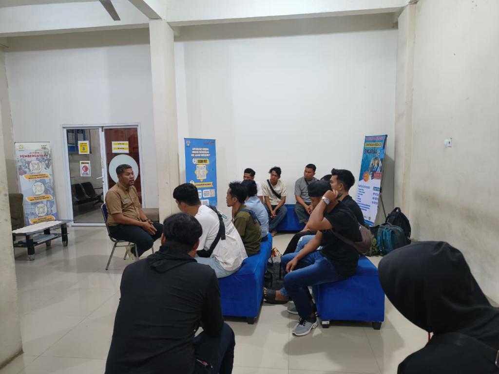 BP3MI Riau Pulangkan 11 PMI Diduga Korban Penyelundupan Manusia dari Dumai