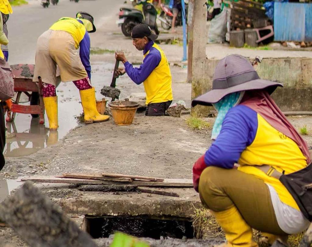 Atasi Banjir, Pemko Normalisasi Drainase Jalan Paus - Arengka