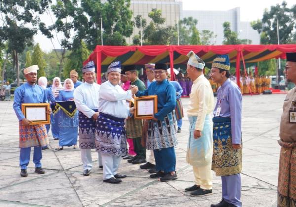 Pemprov Riau Beri Penghargaan Pembangunan Daerah, Pelalawan dan Dumai Terbaik