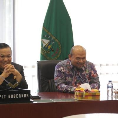 Plt Gubernur Riau Minta PHR Salurkan CSR untuk Perbaikan Jalan Rusak