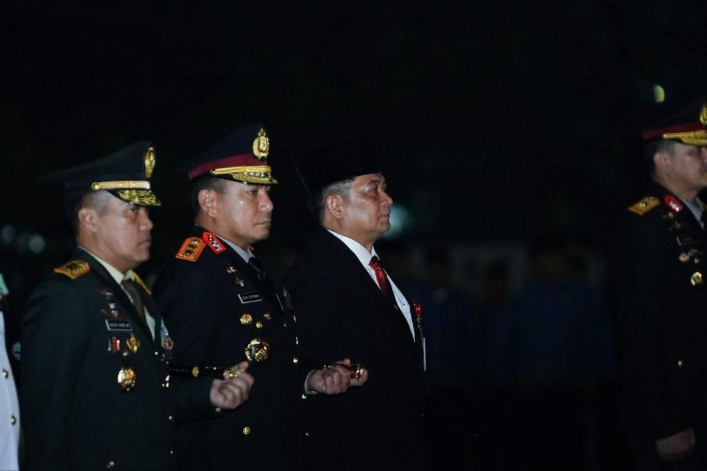 Sekda Riau Hadiri Renungan Suci, Kenang Jasa Pahlawan di TMP Kusuma Dharma