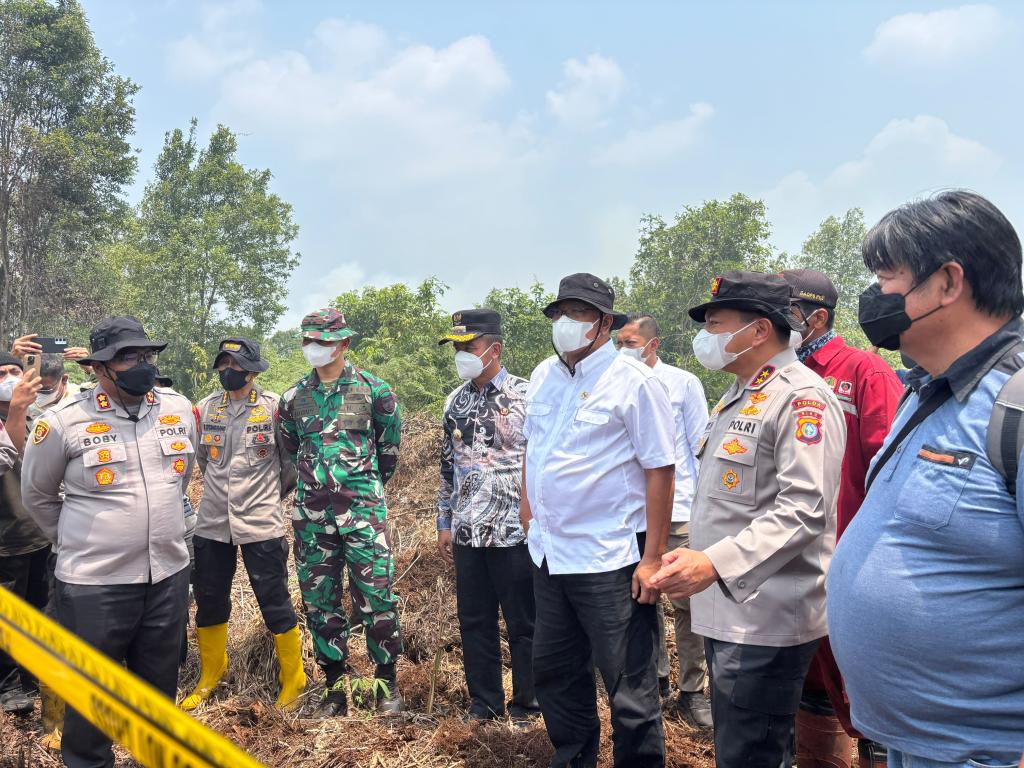 Menteri LH Tinjau Karhutla Kampar, Soroti 335 Perusahaan Konsesi Terindikasi Kebakaran