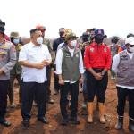Menhut dan Plt Gubri Tinjau Karhutla Kerumutan, Pendinginan Gambut Terus Dilakukan
