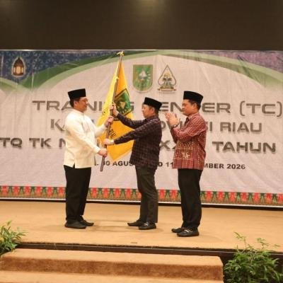 Lepas Kafilah Riau Ikuti MTQ Nasional, Sekda Tekankan Akhlak dan Marwah Daerah