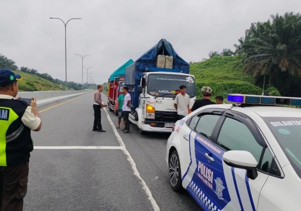 Polisi Kejar Terduga Pelaku Pengeroyokan Sopir Truk di Tol Permai