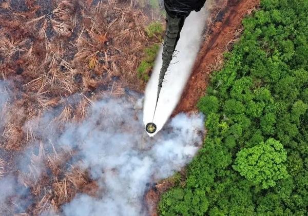 Karhutla Masih Membara, Satgas Udara Water Bombing Dua Desa di Inhu