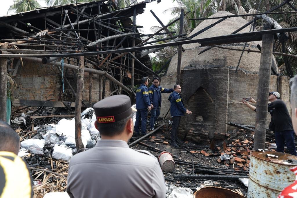 Nakhoda dan Pemilik Dapur Arang Ditangkap, Polisi Sita 140 Ton Arang Bakau