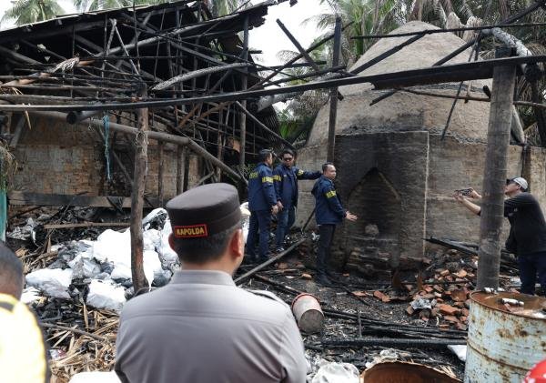Nakhoda dan Pemilik Dapur Arang Ditangkap, Polisi Sita 140 Ton Arang Bakau