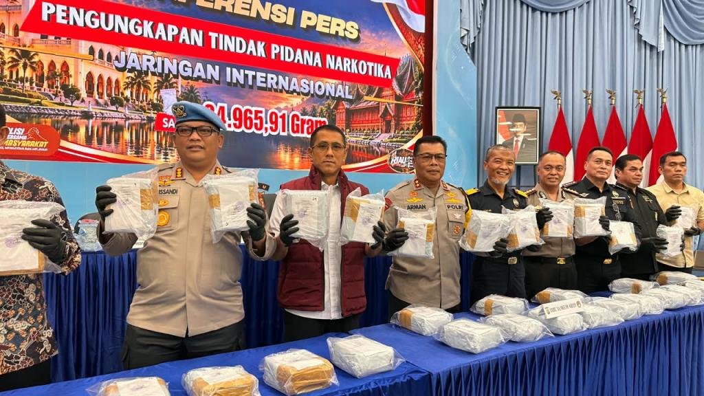 Polda Riau Sita 35 Kg Sabu, Lima Tersangka Ditangkap hingga Sumbar