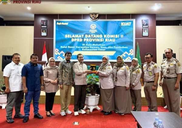 Komisi II DPRD Provinsi Riau melakukan kunjungan konsultasi karantina komoditas strategi BBKHIT Kaltim