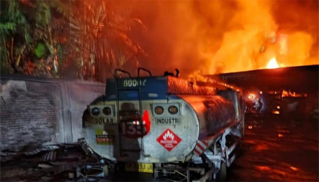 Kebakaran Hebat di Pekanbaru, Polisi Selidiki Dugaan Penimbunan BBM