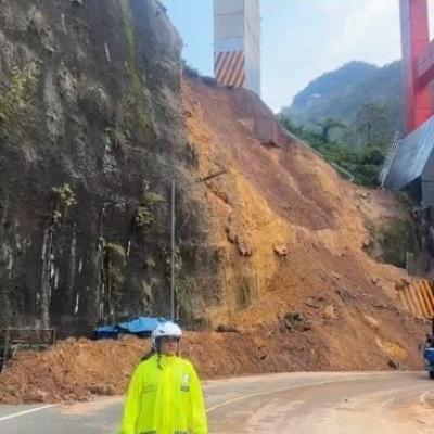 Sempat Putus Total Akibat Longsor, Jalan di Kelok 9 Sudah Bisa Dilalui