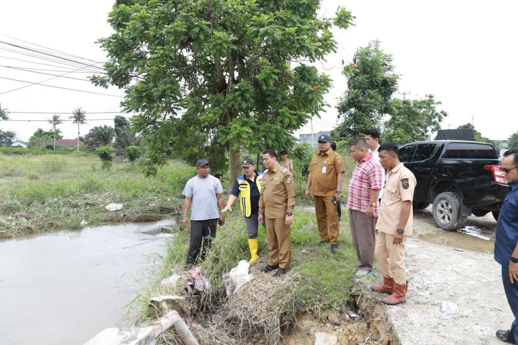 Pemko Pekanbaru Turunkan Alat Berat Normalisasi Sungai untuk Atasi Banjir