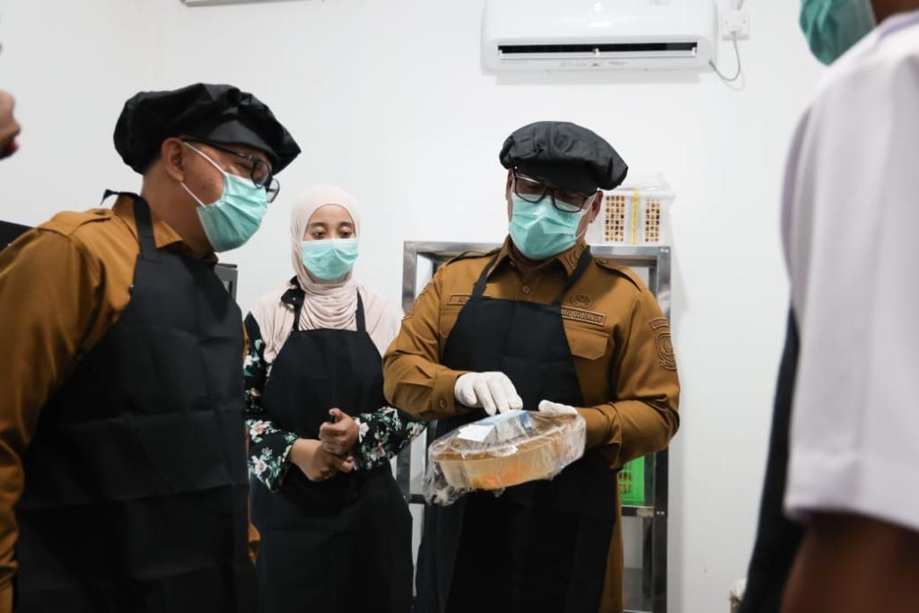 Cek kebersihan dan Proses Memasak, Wagub Nyanyang Tinjau SPPG Batu IX Tanjungpinang Timur