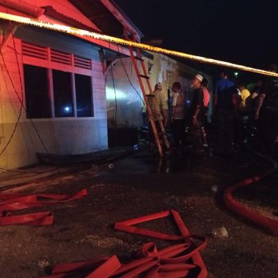 Diduga Akibat Korsleting Listrik, Dua Rumah di Bengkalis Ludes Terbakar