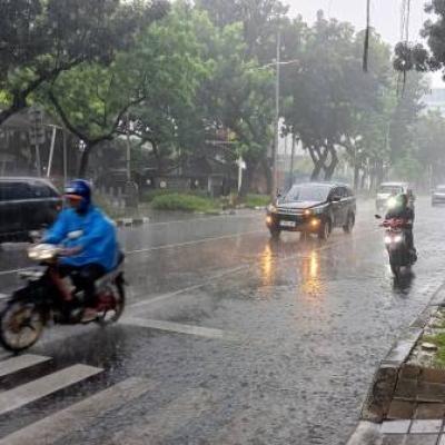 Cuaca Riau Cerah Berawan, Tapi Hujan Bisa Mengintai di Wilayah Ini