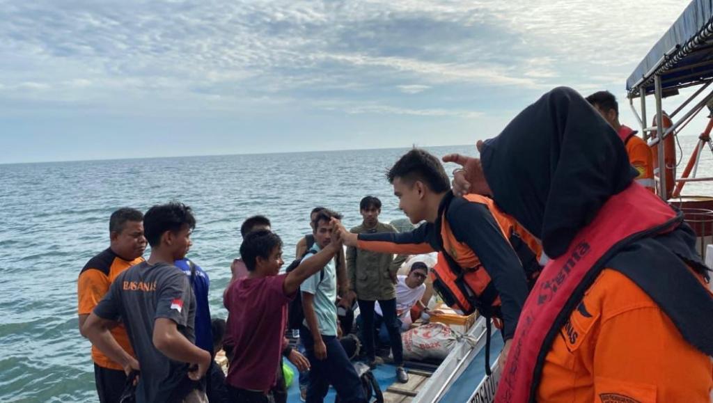 Kapal KM Ade Putra Tenggelam di Selat Malaka, 5 ABK Ditemukan Selamat