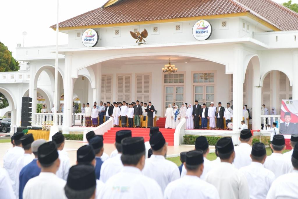 Gubernur Ansar Berpesan Agar Santri Juga Kuasai Sains dan Teknologi Selain Ilmu Agama