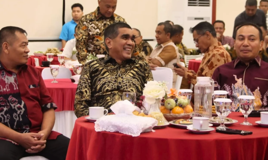 Wakil Ketua DPRD Riau Parisman Ihwan Hadiri Nobar Wayang Kulit Peringatan Hari Bhayangkara ke-79