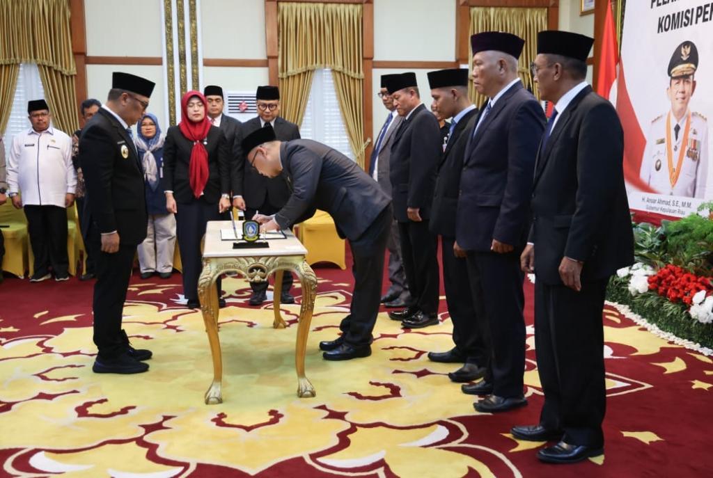Wagub Nyanyang Lantik Komisioner KPID Kepri, Henky Mohari Didaulat Jadi Ketua