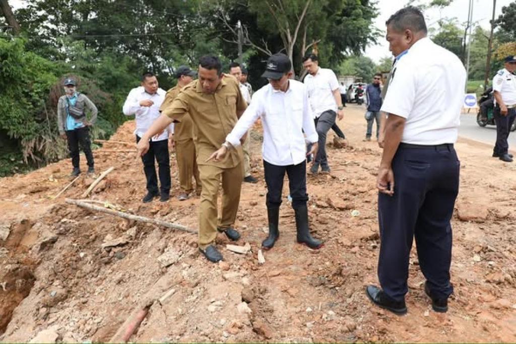 Amsakar Tinjau Pembangunan Jalan Raja Isa dan Box Culvert Legenda Malaka