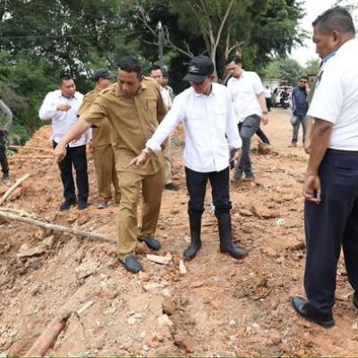 Amsakar Tinjau Pembangunan Jalan Raja Isa dan Box Culvert Legenda Malaka