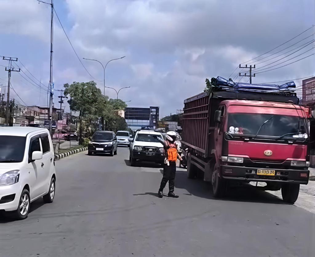 Halau Truk ODOL, Dishub Pekanbaru Jaga Pintu Masuk Kota Hingga Malam Hari