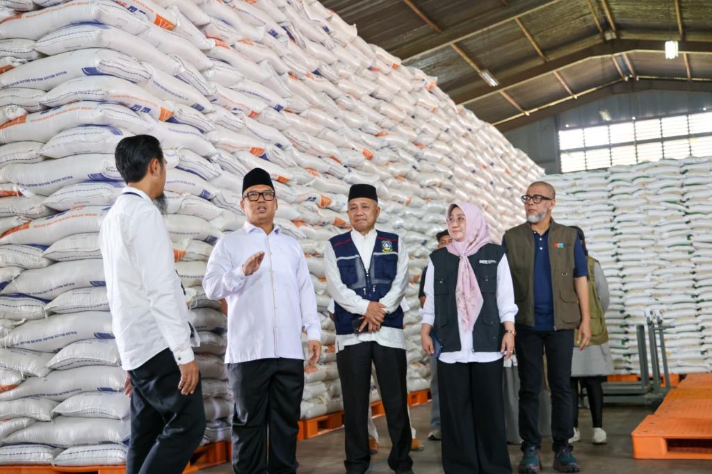 Wagub Nyanyang Pastikan Pelayaran Lancar dan Stok Beras Aman